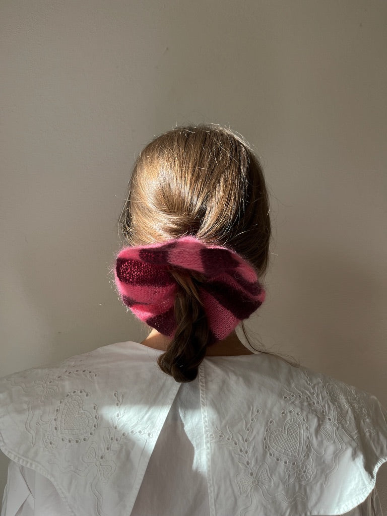 mohair hair tie in burgundy and pink
