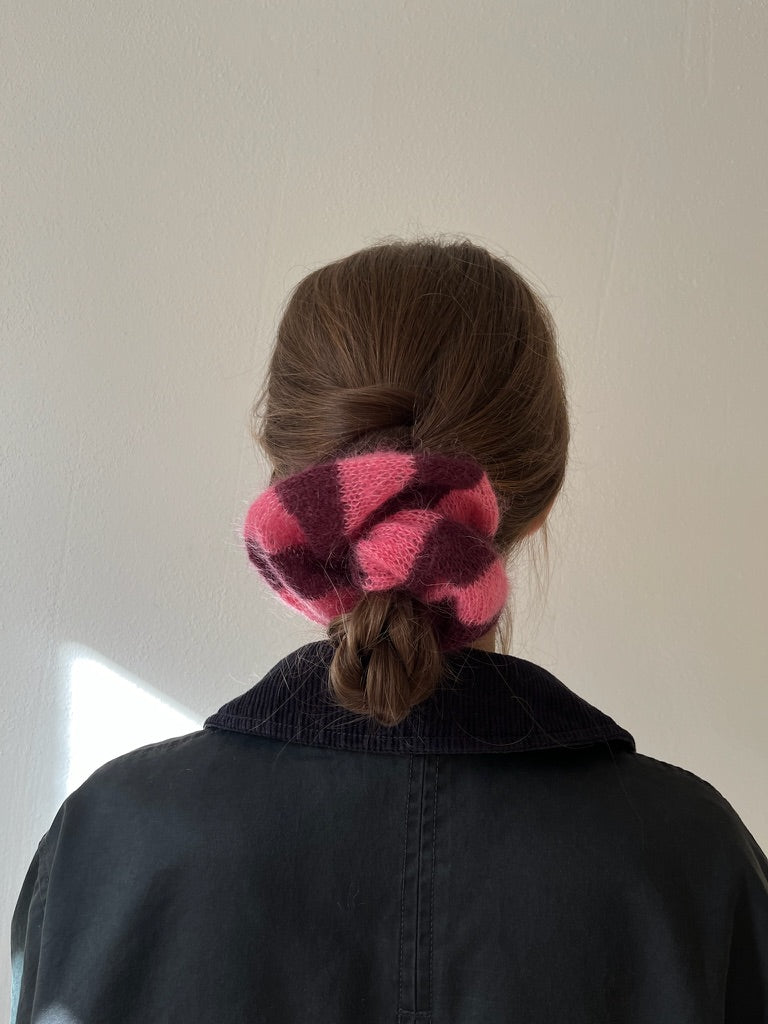 mohair hair tie in burgundy and pink